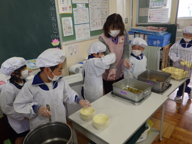 給食